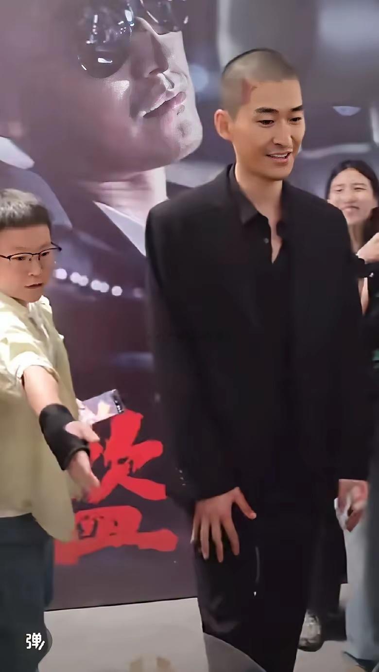 张翰这转型转的有点让人迫不及防啊，还是喜欢他的霸道总裁造型啊 ​​​
