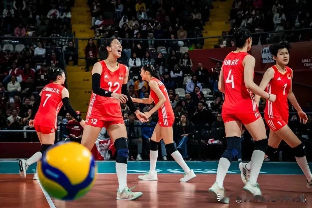 2024年首届U17女排世锦赛24日在秘鲁落幕，中国女排3:0完胜日本女排，获得