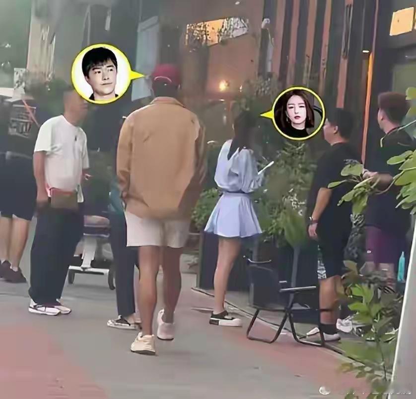 佟丽娅与陈思诚合体带娃吃饭佟丽娅与陈思诚被拍到带着10岁的儿子朵朵外出聚餐。饭后
