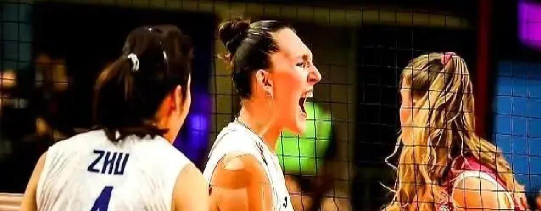 扣32分的人输给了19分的。
奖杯背后藏着一道算术题：加比趴在地板救球的次数，抵