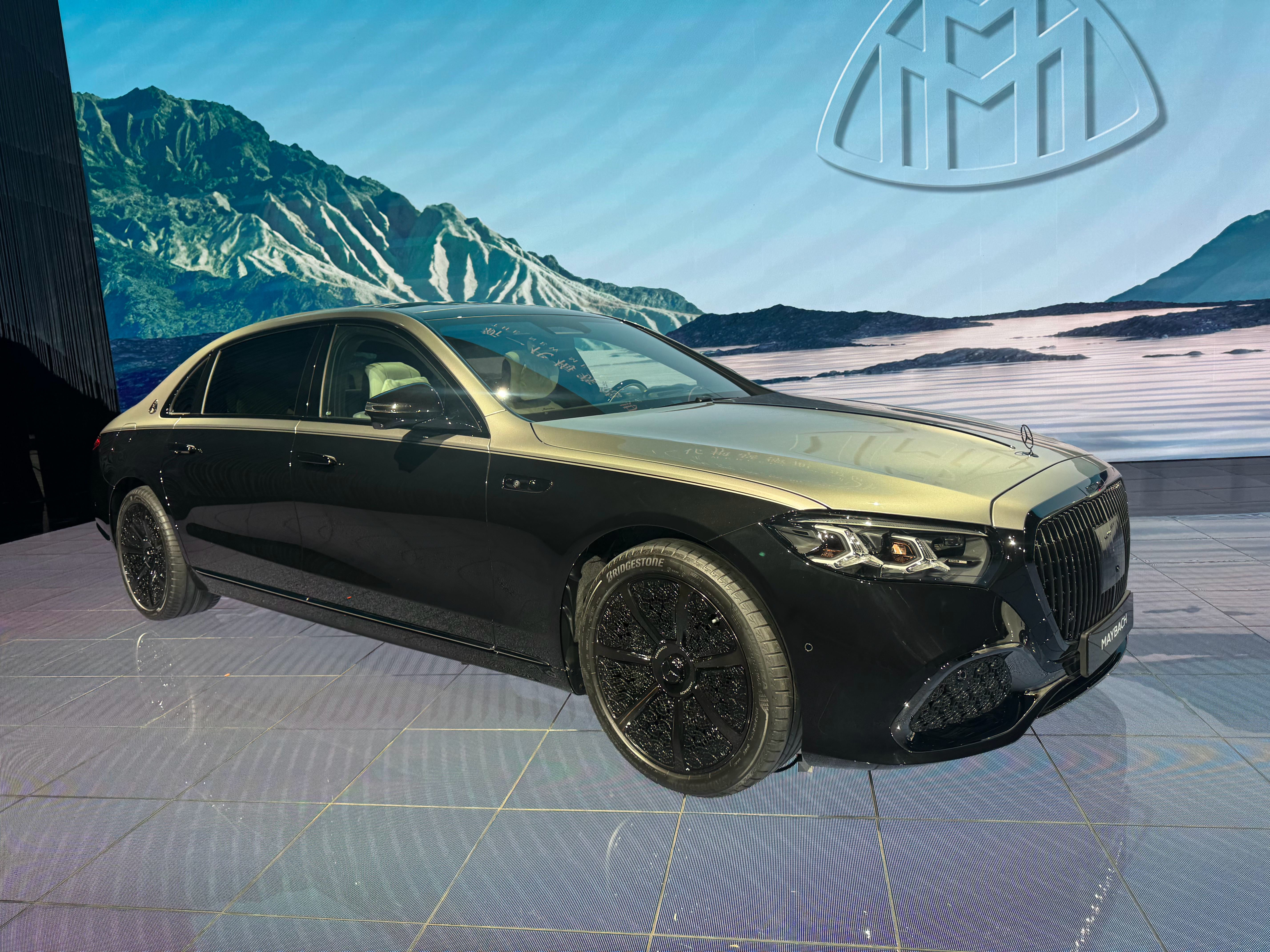全新迈巴赫S级 今天发布的两款双拼色，你觉得双拼色应该如何配？李楠说道李楠说道奔