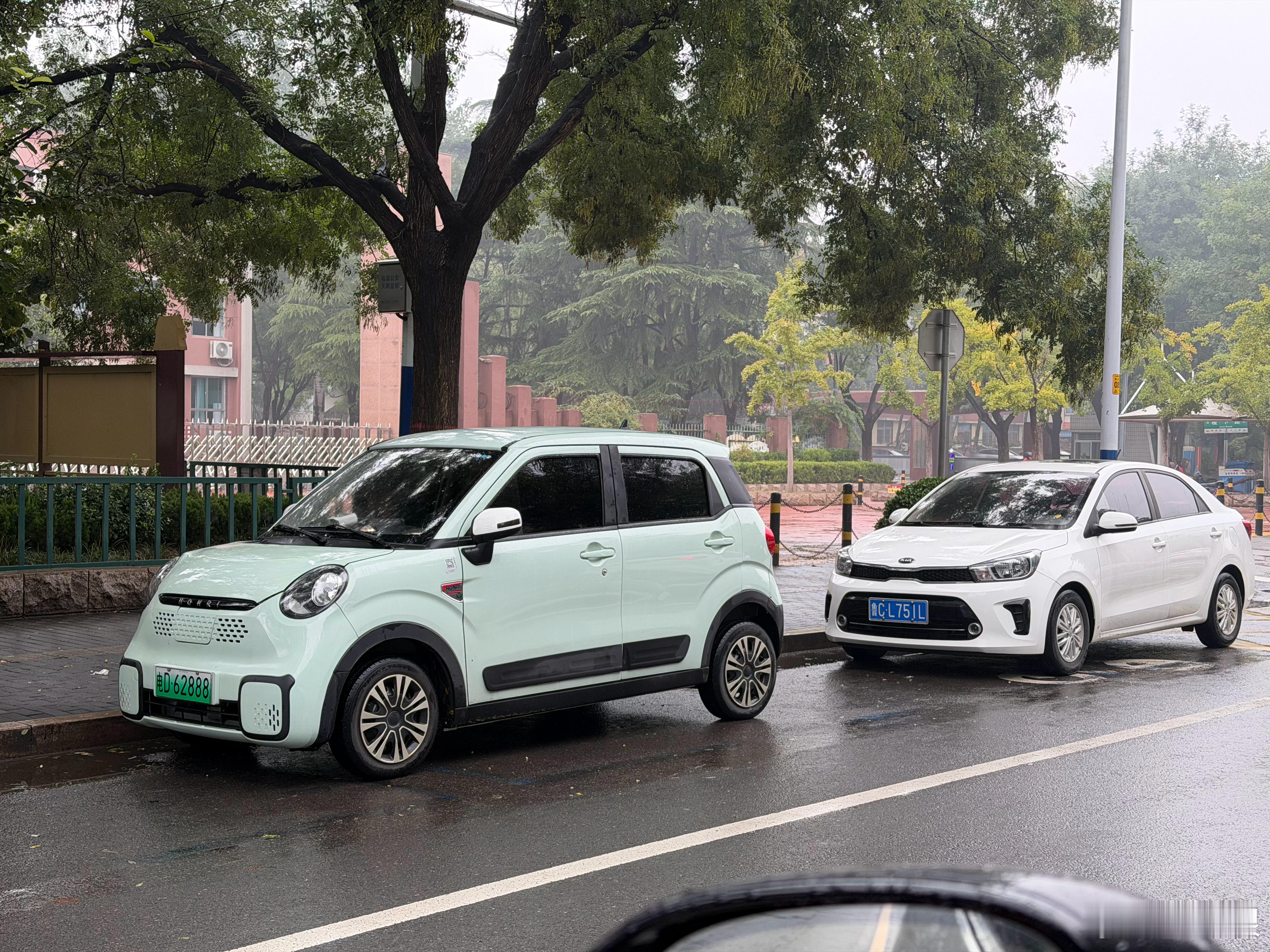 这玩意开在路上，打的是守法公民的脸啊[泪] ​​​
