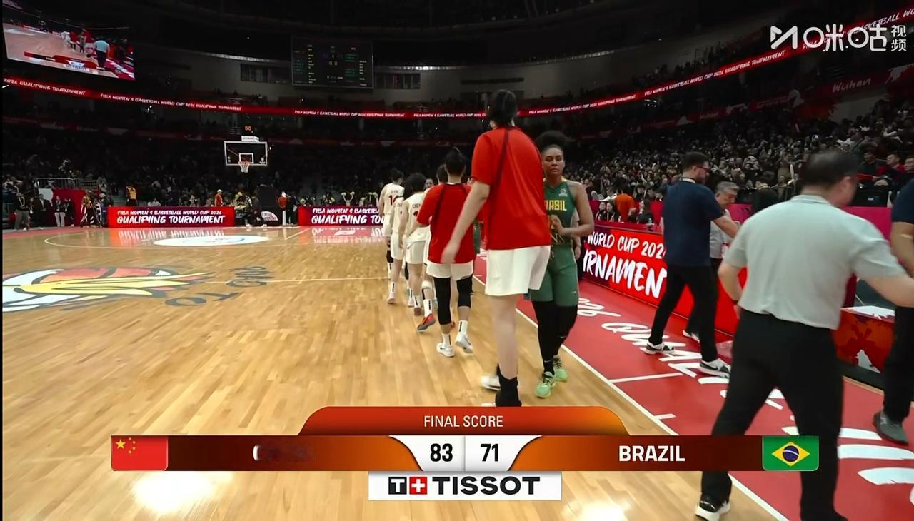 为了防住巴西女篮的丹特斯，
中国女篮浪费了三大前锋，
张茹，陈明伶和唐子婷，
但