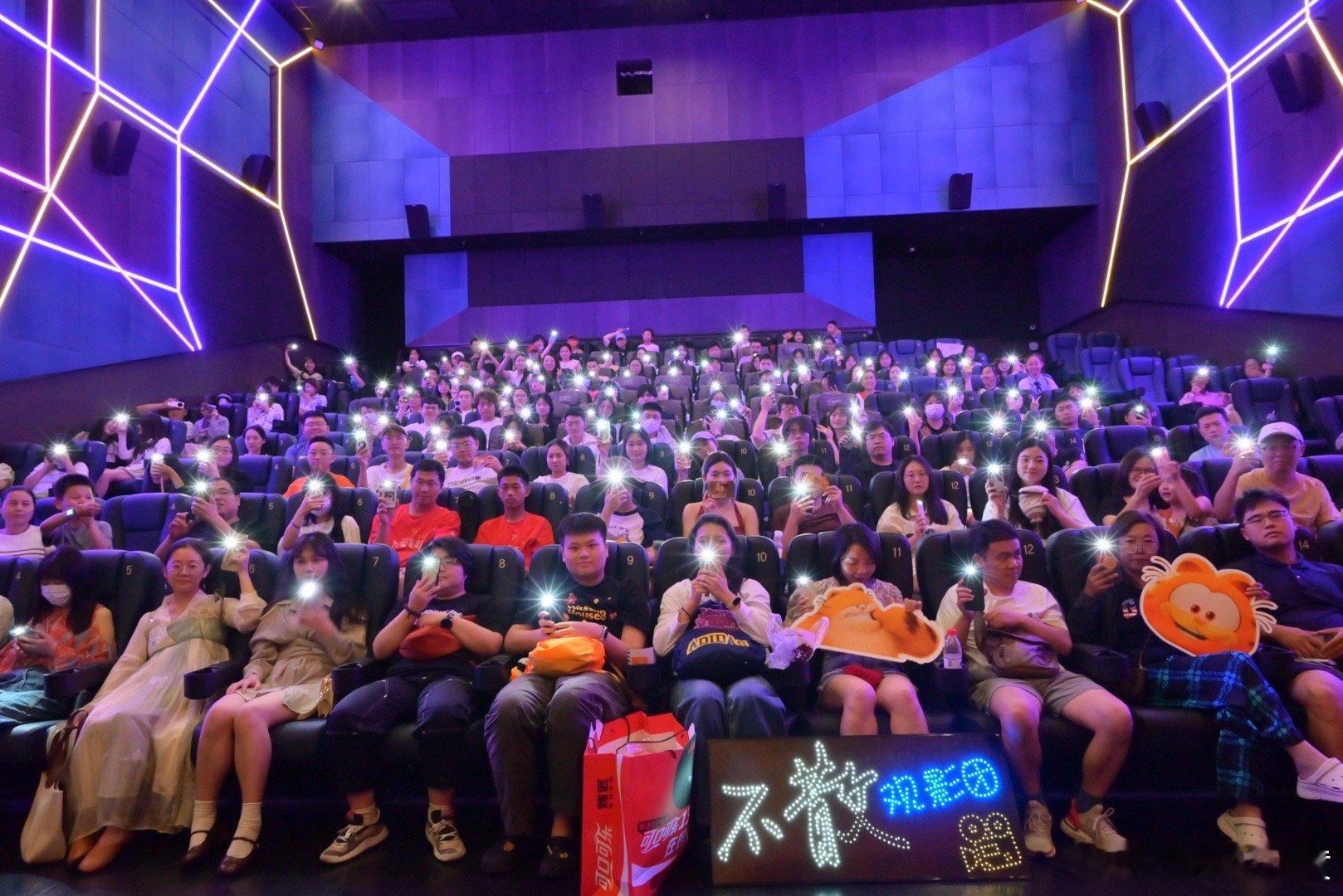 #加菲猫家族今日上映##加菲猫 小时候的正太长成了老登# 走进影院，与《加菲猫家