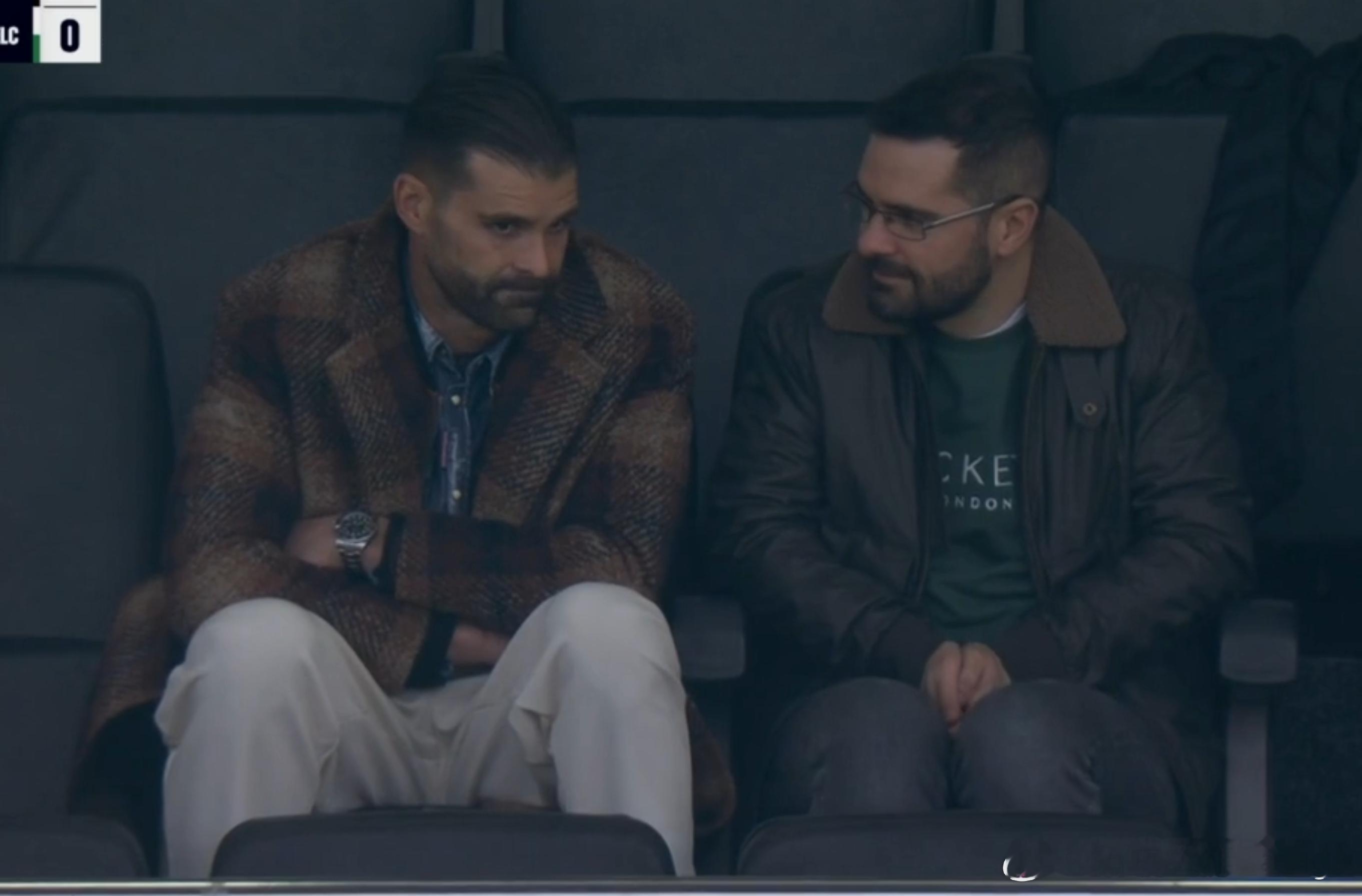 我看了半天没敢认，左边的是马略卡第三门将、希洪名宿奎利亚尔么？面相有点过于冻龄，