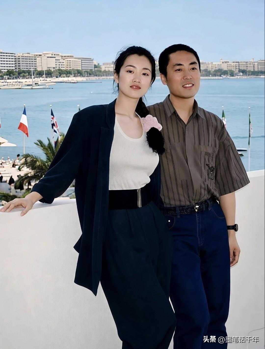 张艺谋巩俐旧照，太绝了！

家人们谁懂啊！刷到张艺谋巩俐年轻时的合影，直接梦回上