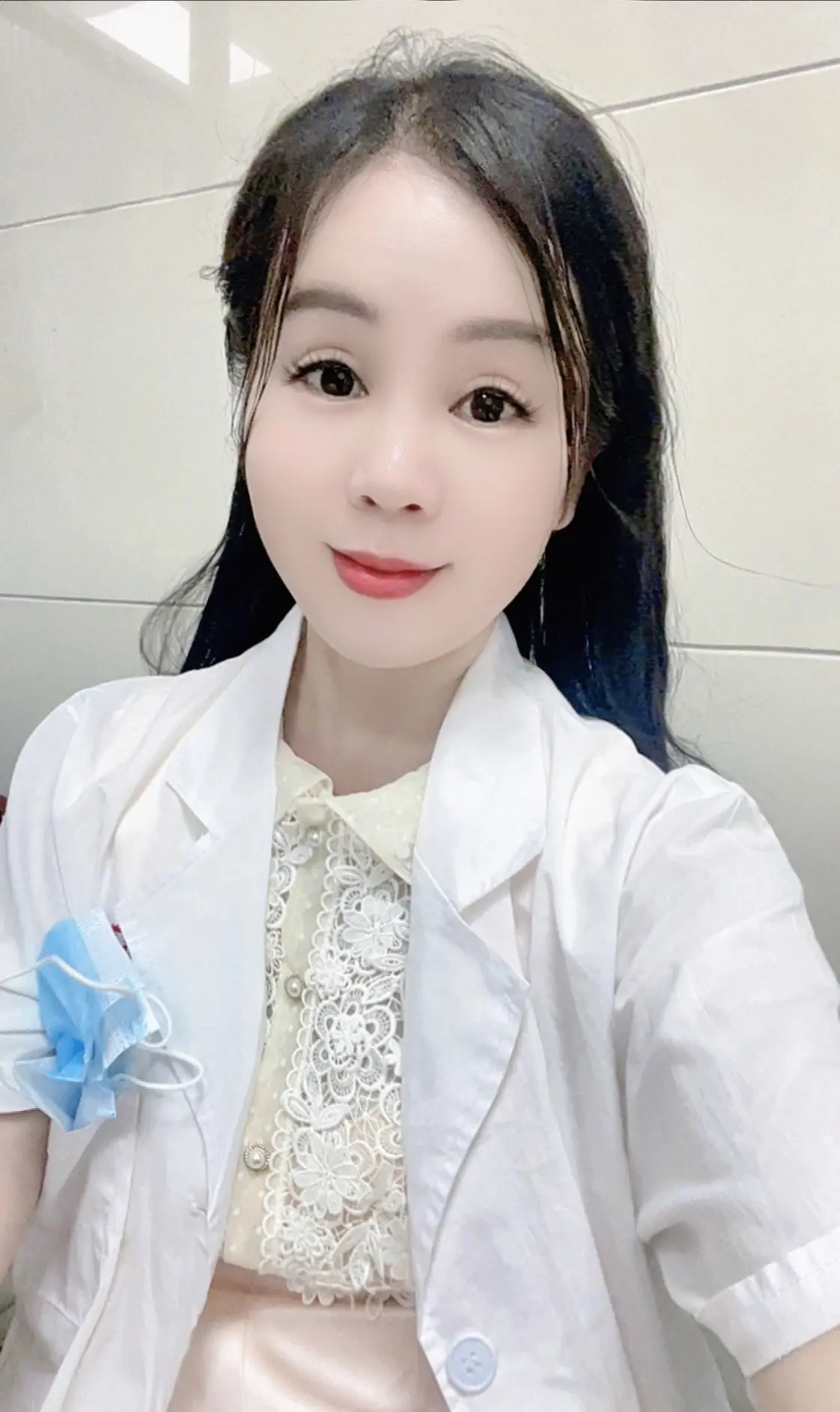 “成年人的世界，心里兵荒马乱，嘴上一言不发，眼睛里看尽人间沧桑，何以言...