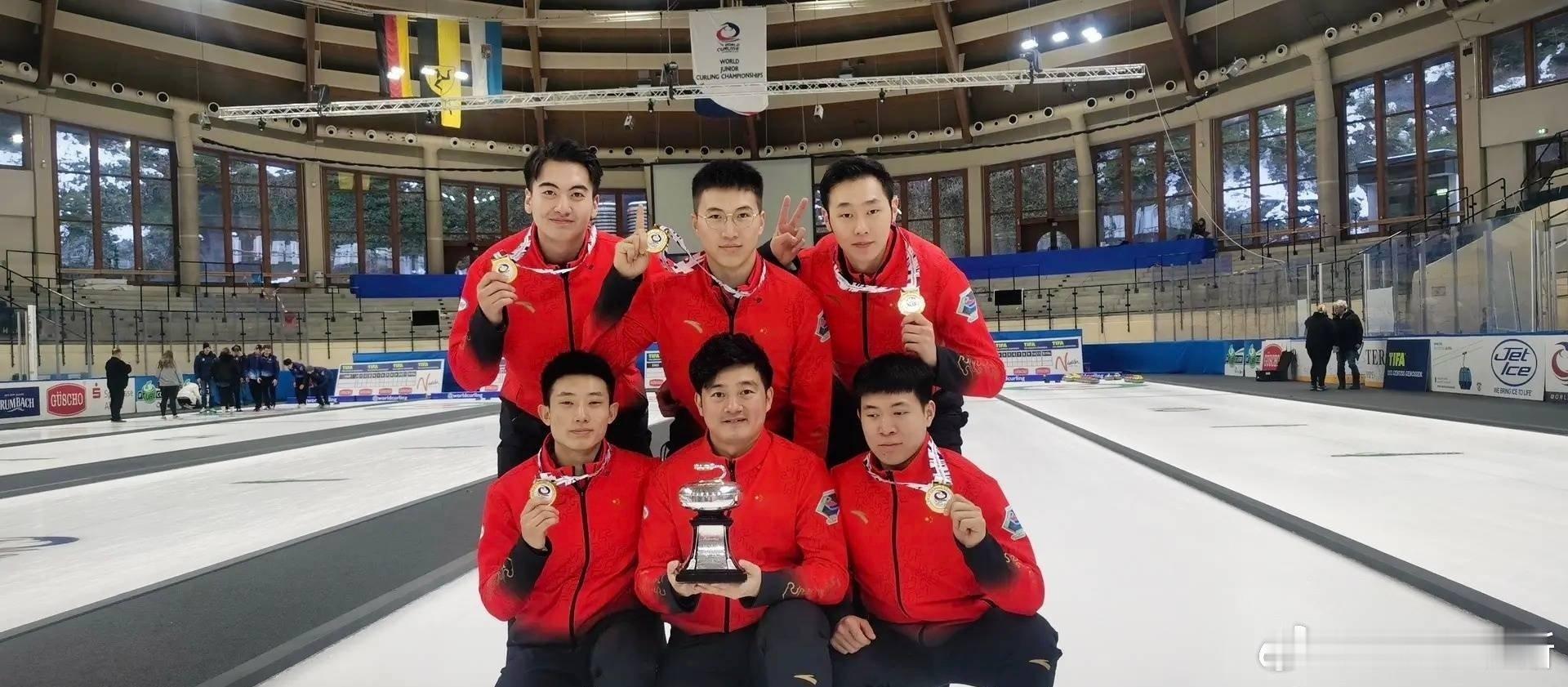 这张图里面，三个人要去米兰了中国男子冰壶队晋级冬奥会米兰冬奥会冰壶落选赛