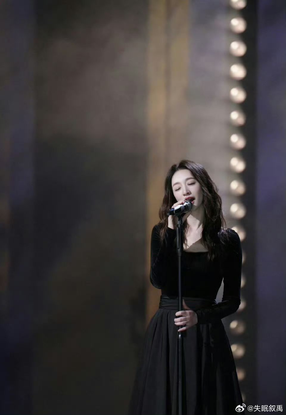 李小冉我P都不敢P这么白白瘦美还这么自律，50岁活成少女范本，这才是真正的“岁月