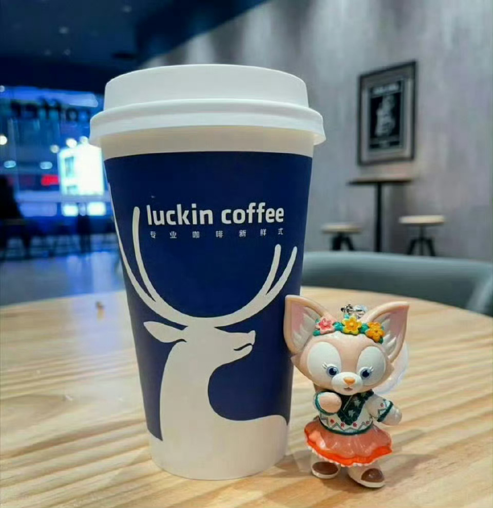 深夜话题：你爱喝咖啡吗？喝完会睡不着么？你平时喝哪个品牌的咖啡？一杯要多少钱？发