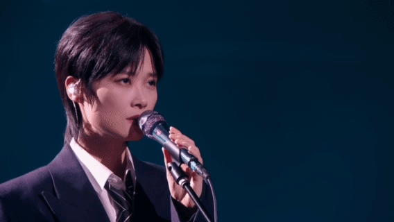 李宇春冬泳唱哭脱口秀演员 《脱友 2》里 唱《冬泳》时，镜头扫到台下流泪的脱口秀