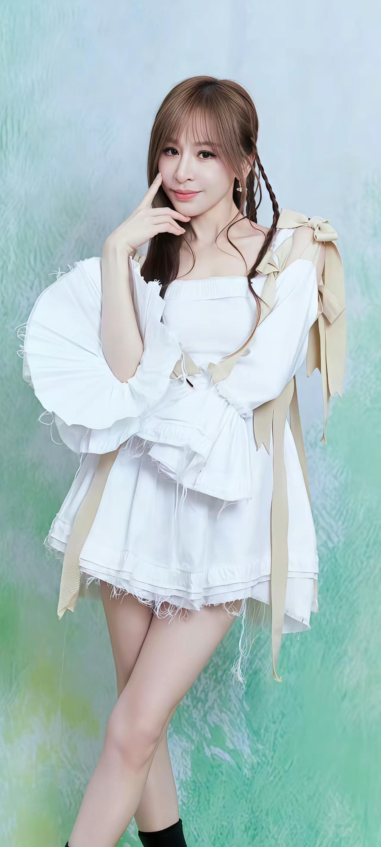 王心凌
甜心教主[比心]