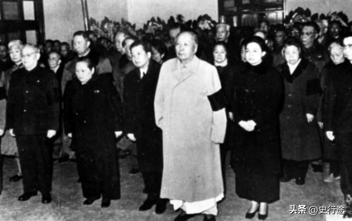 据宋时轮的回忆，1944年3月7日，陈毅来到延安，见到了分别10年之久的毛主席。