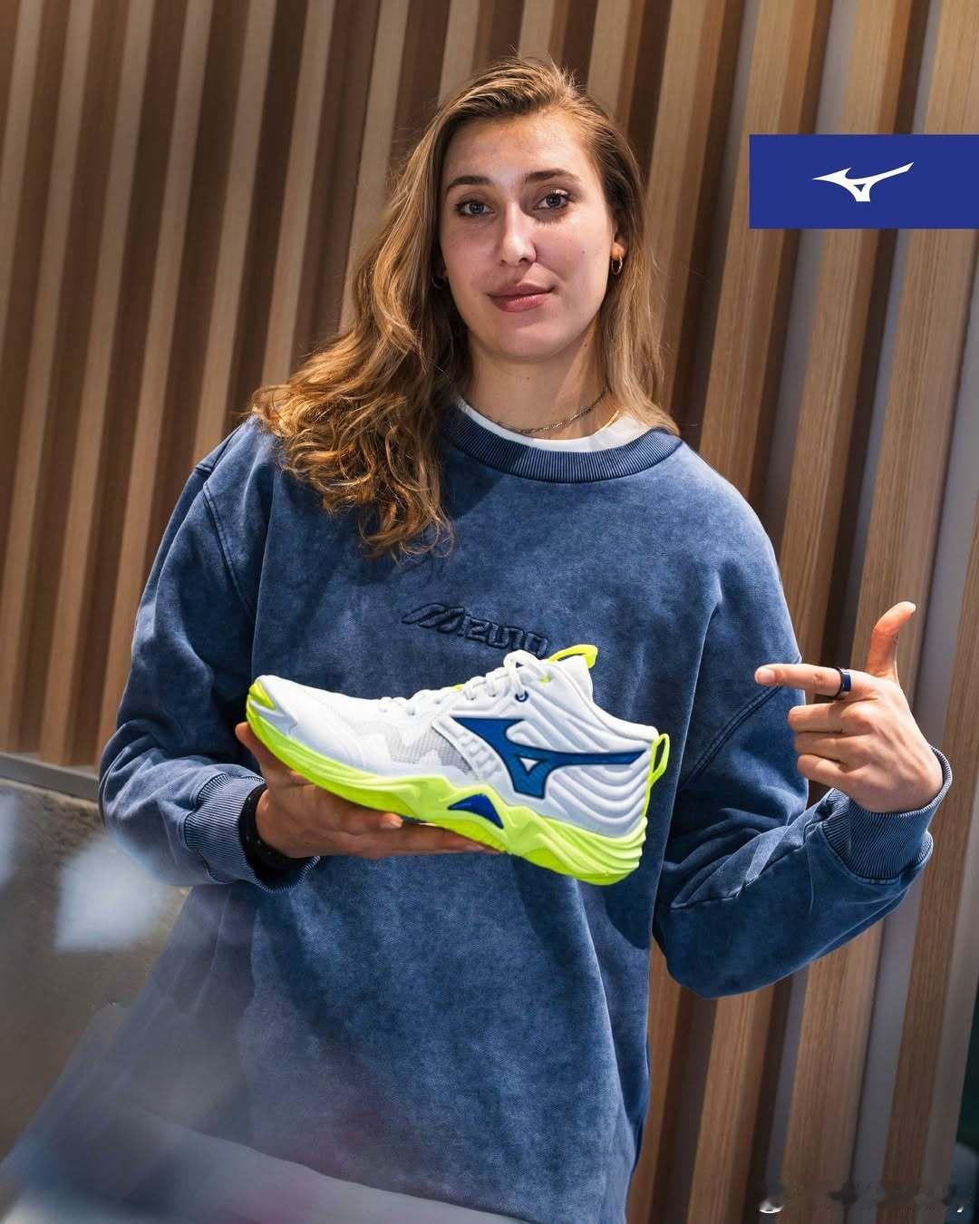 人红了，品牌合作自然跟着就来了。女排国际排坛动态