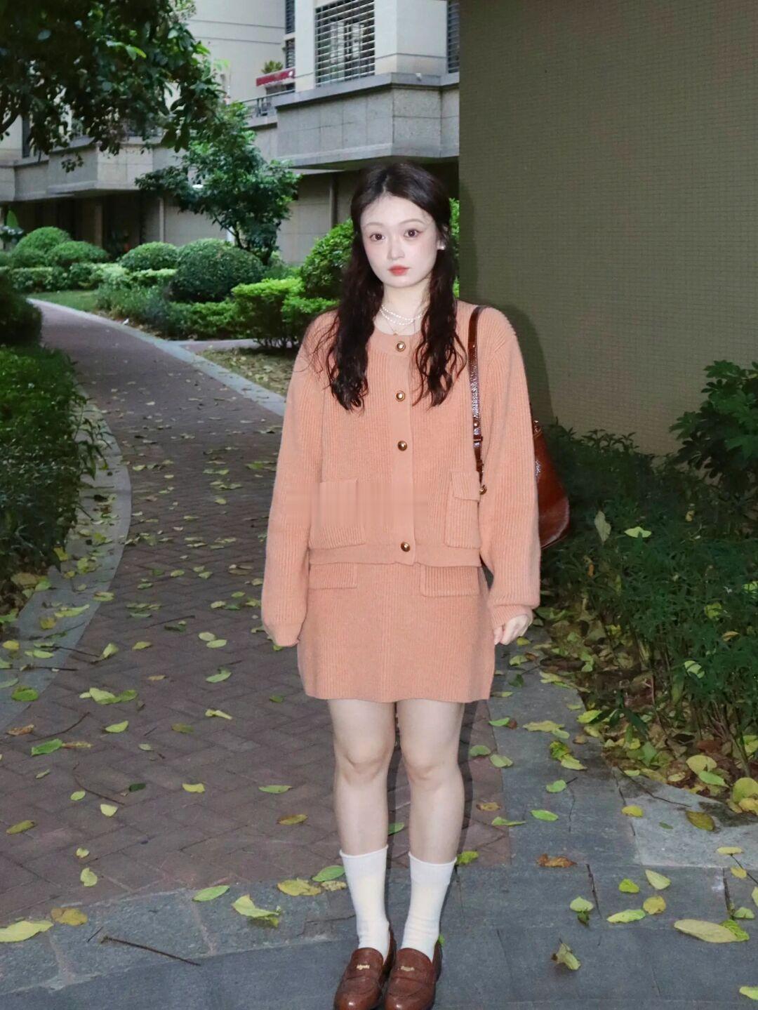 微胖女孩秋天的漂亮衣服也太多啦！！！
