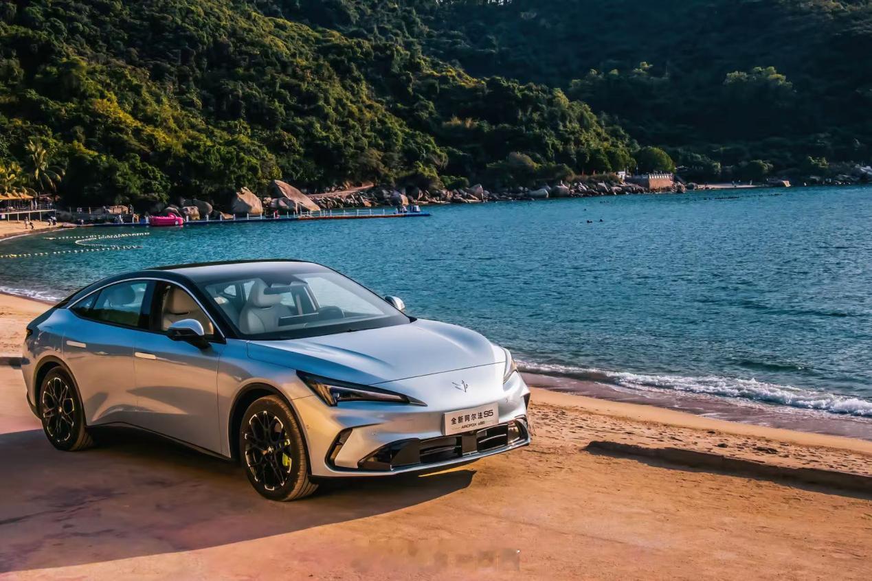 极狐阿尔法S5上市 9.98万起卷翻中型轿跑极狐全新阿尔法S5正式上市，补贴价9