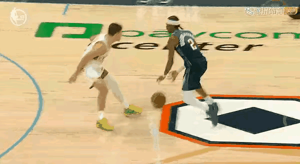 有图有真相，SGA不一定靠罚球，裁判无视沉肩撞人，照样可拿捏任一对手。

从镜头