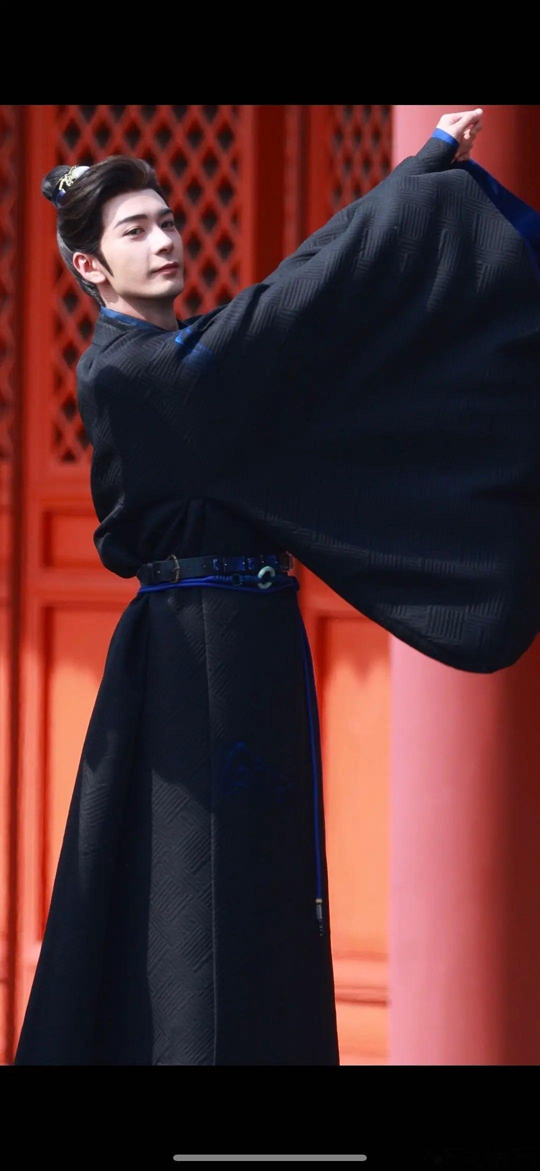 陈星旭适合古装波感觉咋也像粉底液将军那挂呢 