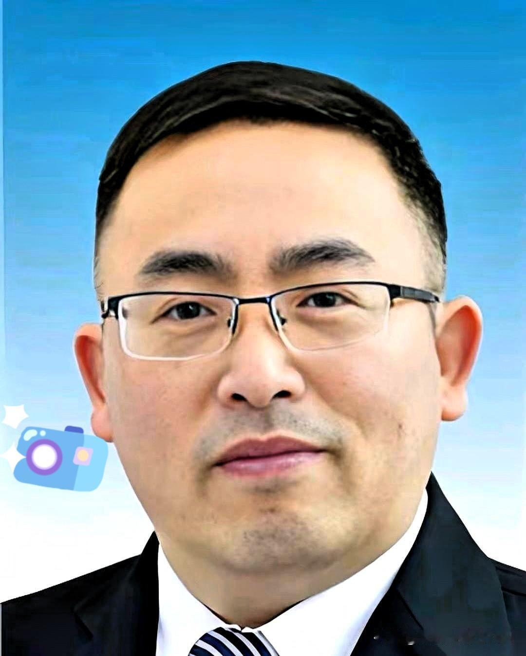 我勒个去，今天吃瓜差点没给我噎死。
20年前，南京博物院，有个人，他同时是三个身