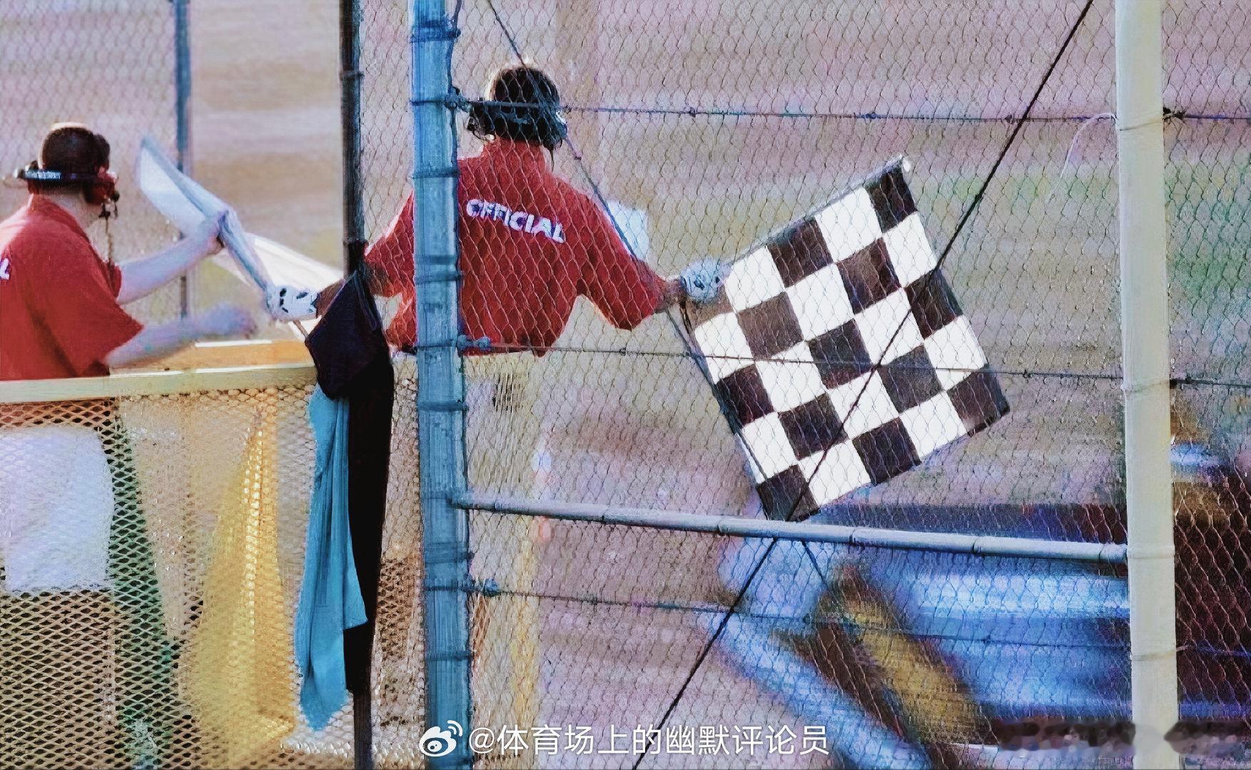 我是一名CRC拉力赛车手。有人曾轻蔑地问：“开赛车？你行吗？”  可我不想被轻易