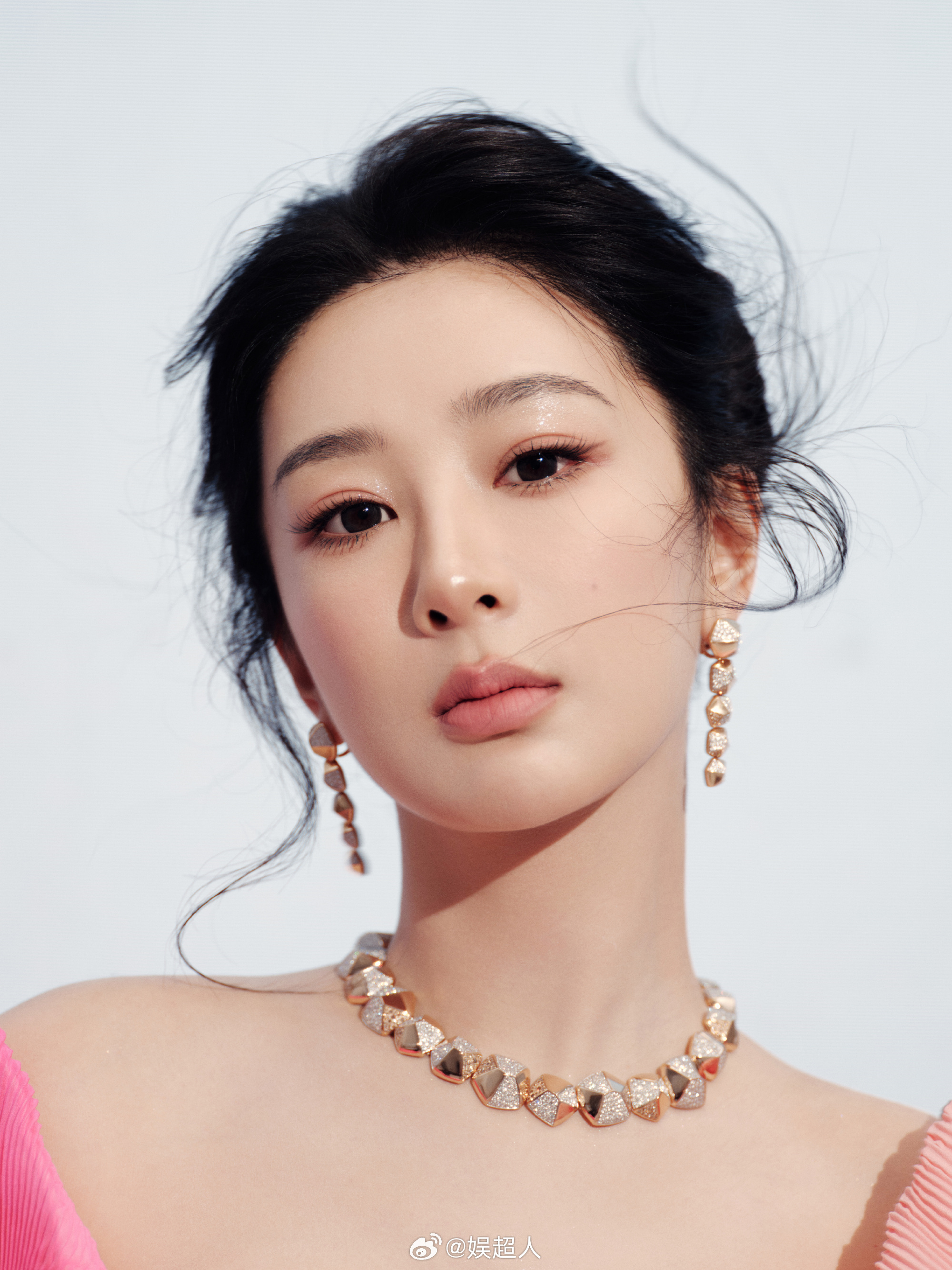 白玉兰视后的绝色是角色白玉兰视后彩色高定 我们白玉兰视后又解锁一套新高定啦[给你