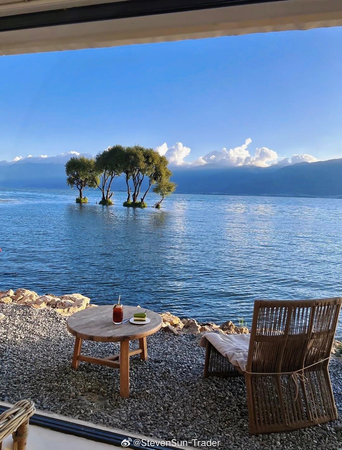 旺旺玄学运势低迷的时候要保持饥饿感，吃饭少吃多餐。七分饱最健康，吃撑了浪费资源还