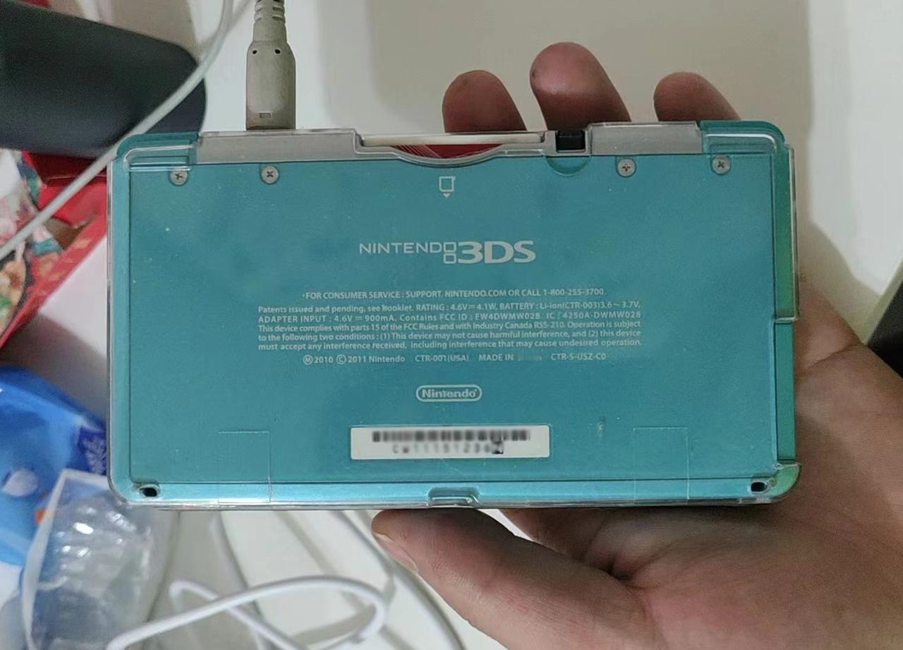 400元买了一台老任的3DS，发现远比手机游戏好玩啊，超级马里奥和口袋妖怪就不说