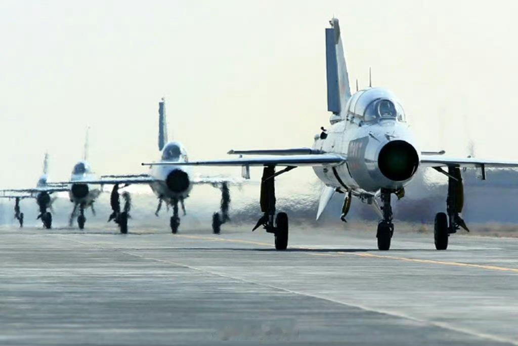 今天歼-7首飞60周年！1966年1月17日，中国自制的“歼-7”飞机首次试飞成