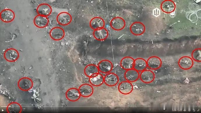 乌军摧毁俄军摩托车突击队！
波克罗夫斯克方向，414旅毫不留情，摧毁俄摩托突击队