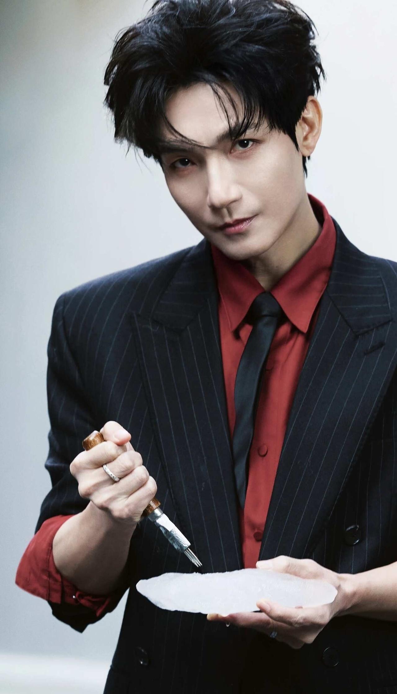 陈楚生真的帅到我了
陈楚生 小卡 盲盒 成熟男人的魅力 当小说男主照进现实 古希