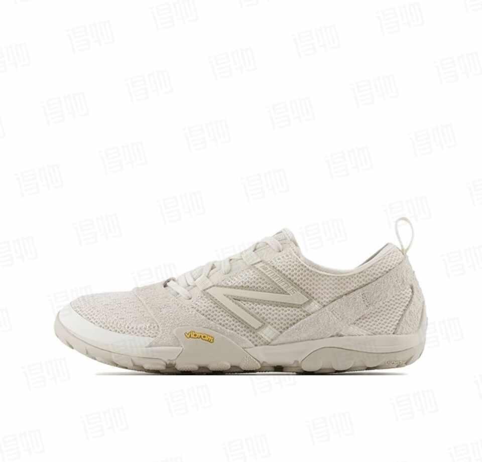 网面还是麂皮
决赛圈了，纠结好几天了，看大家好像说麂皮更容易坏？但是网面好像不好