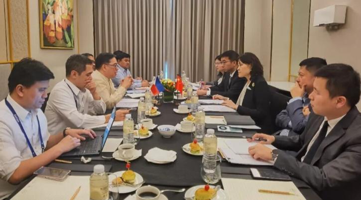 3月28日，菲律宾派人赴华谈判，要求中方助其度过能源危机！
菲律宾外交部副部长艾