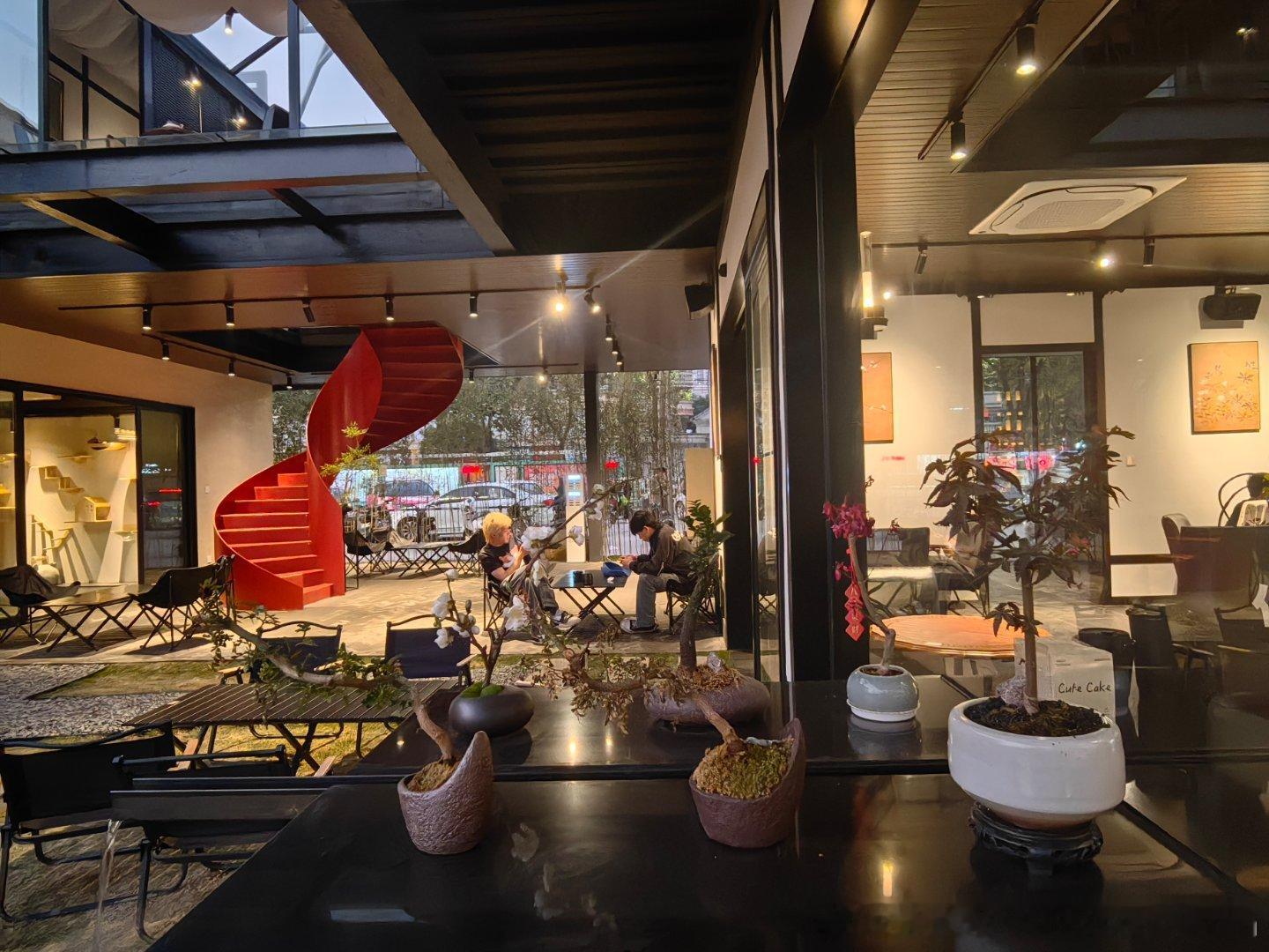 下午偷个懒出去喝咖啡神兽归笼…我明天开始寒假开启二十四小时带娃节奏 