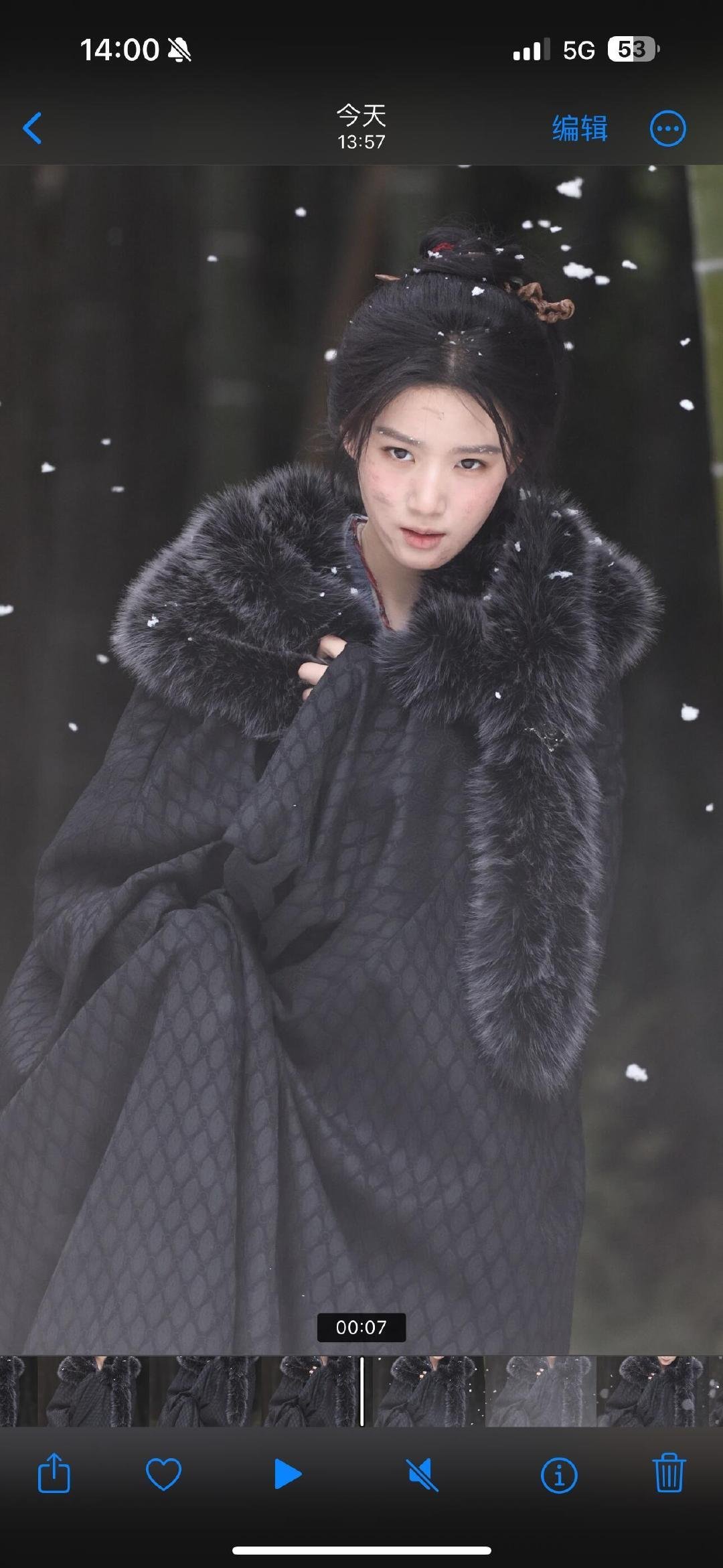 卢昱晓古装雪景路透脏脏包但也好坚韧的美 