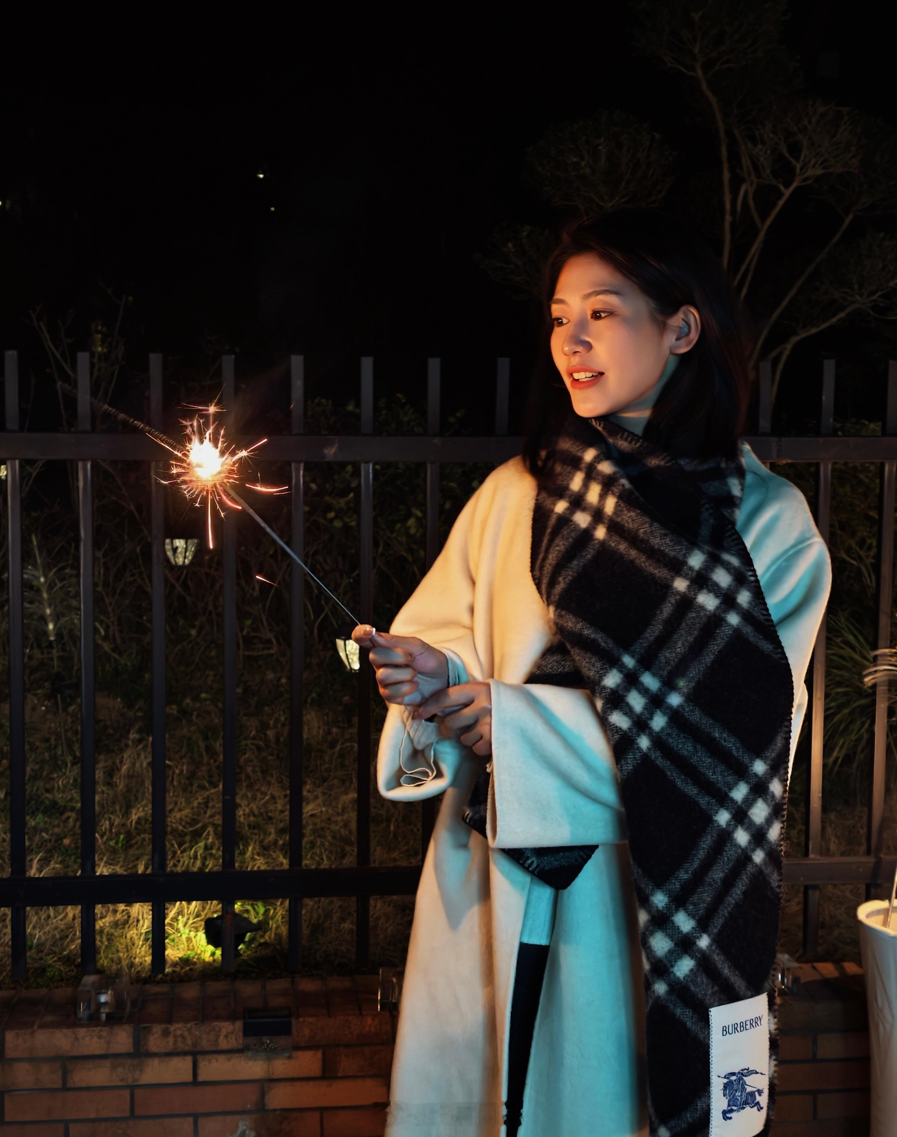 举个仙女棒迎财神