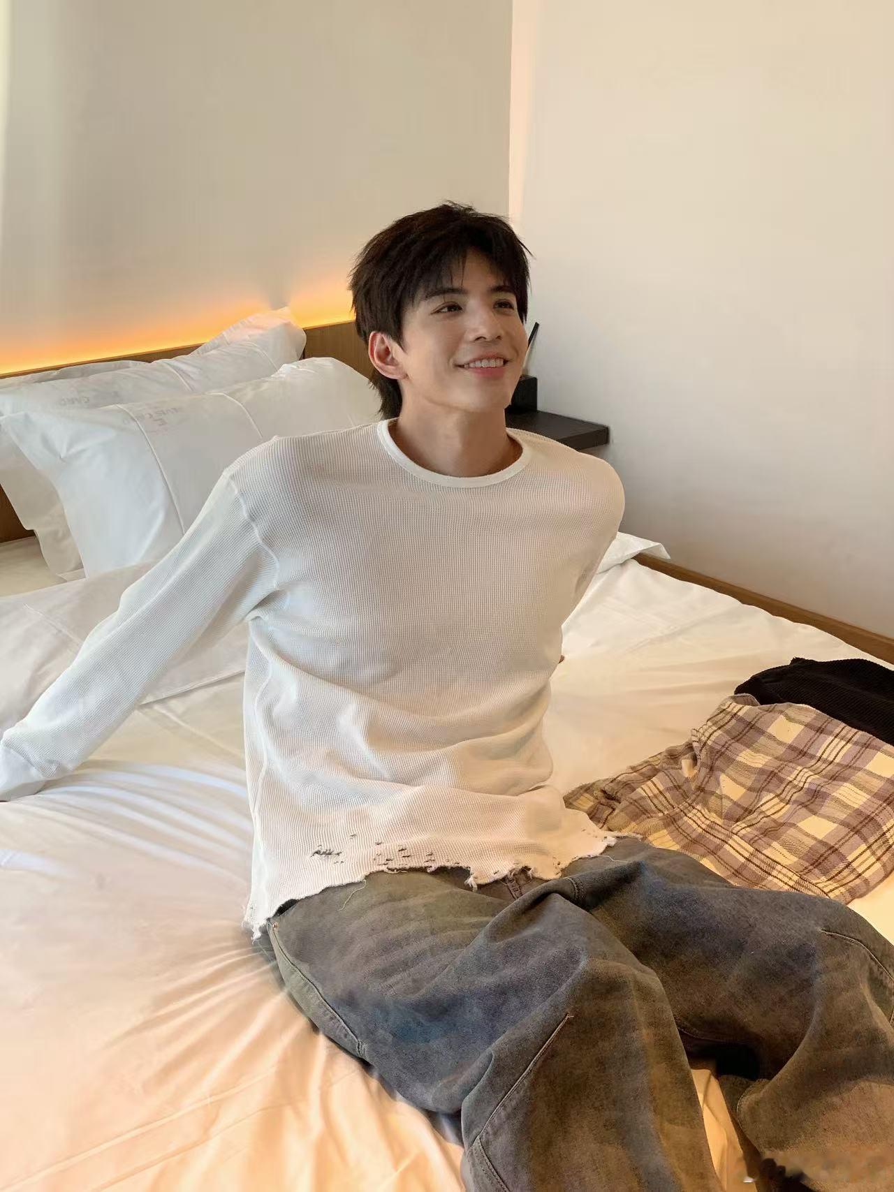 画梦录阵容官宣林柏叡民国破碎感 这颜值和气质太贴民国戏，不需要刻意表演，站在那里