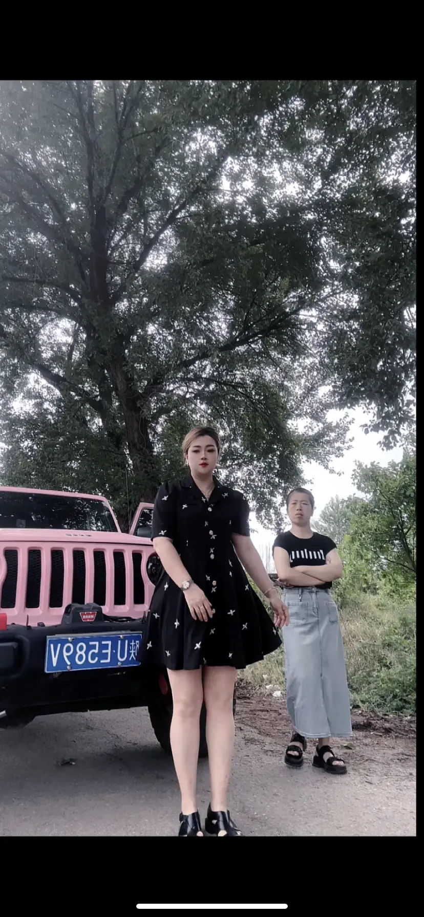西北种不出玫瑰，锤死你是额最汹涌的爱意你笑着喝可乐