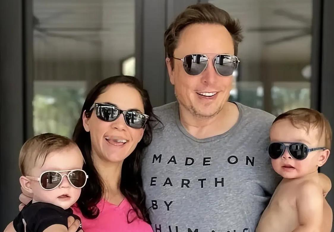 马斯克官宣小15岁高管女友，又生了4个孩子，马斯克这次是想通了，不碰政治了，好好