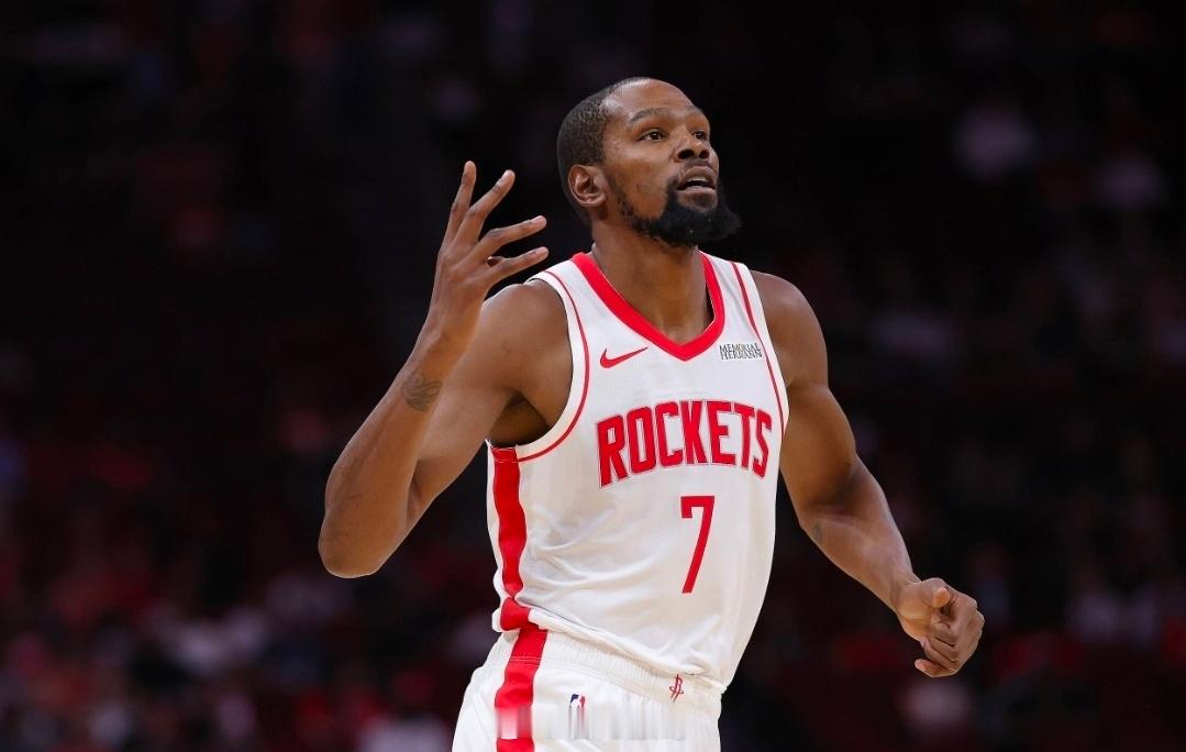 湖人状态媒体人：去年圣诞大战5战总分差25，今年前四场分差50分NBA常规赛继续