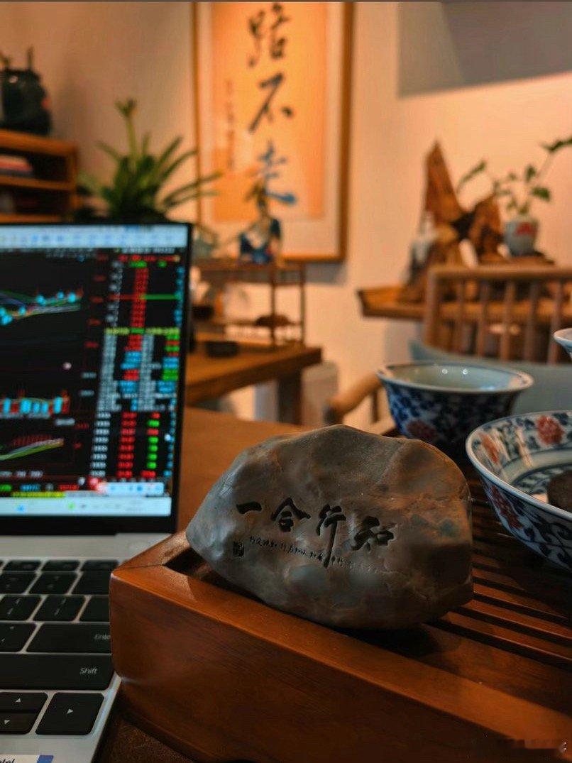 周末重要资讯梳理，对周一（8月3日）A股的影响一、外围市场消息1. 美股周五整体