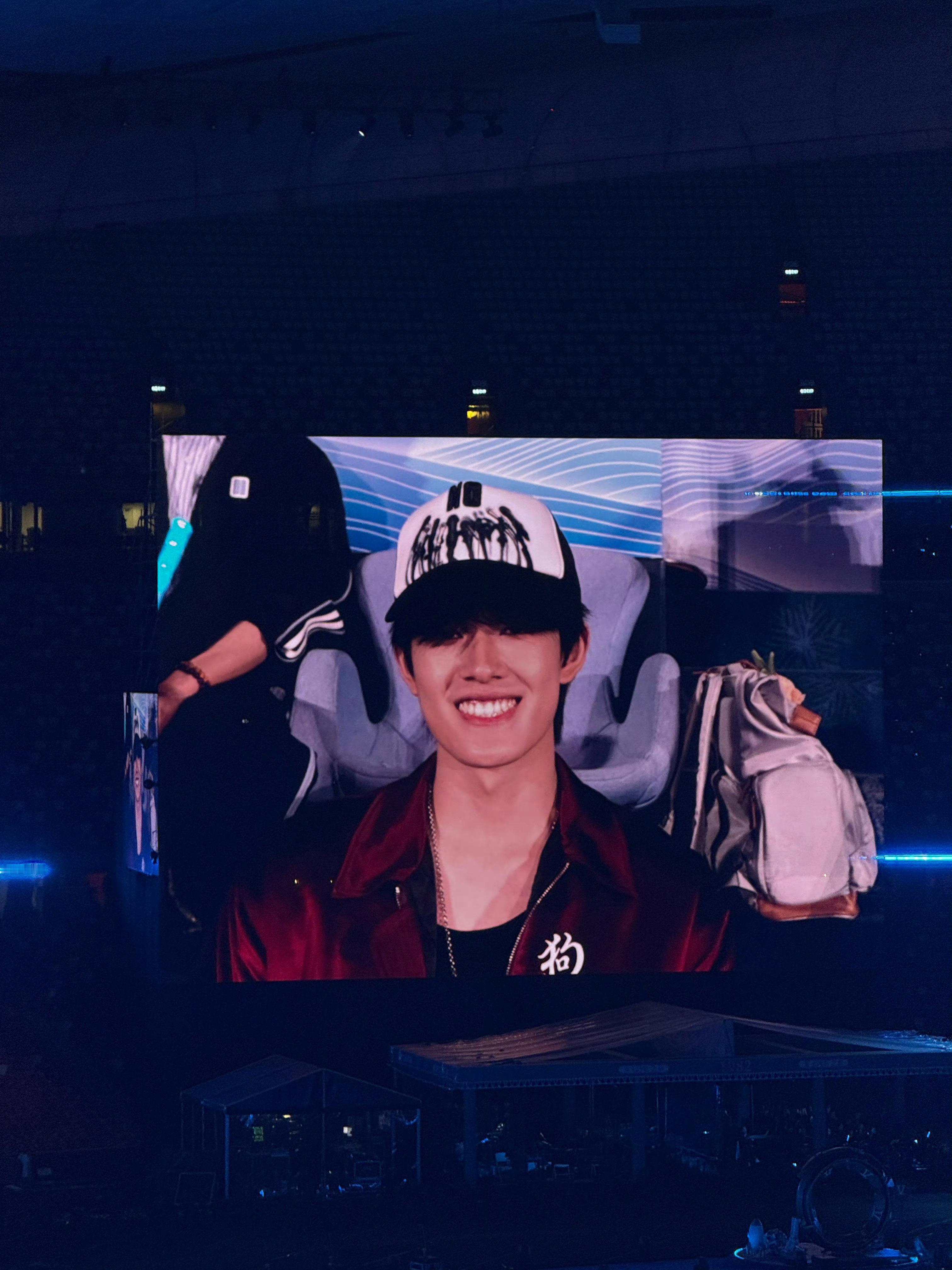 出现在张杰演唱会大屏上的张极！！张极去看张杰演唱会了