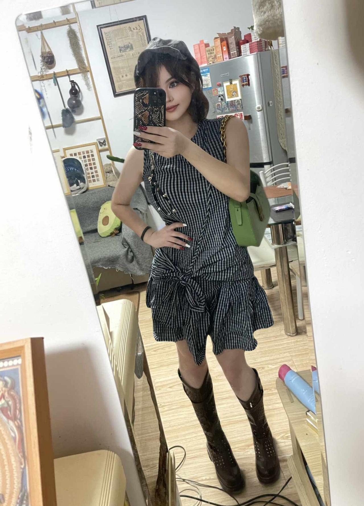 男的上男厕所 女的上女厕所
忧郁 氛围感