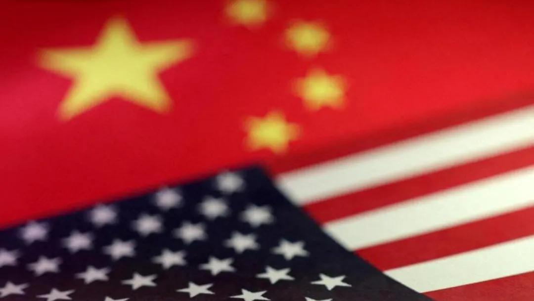 美国警告几十个国家别“脚踏两只船”

最近，美国在人工智能（AI）这盘大棋上，准