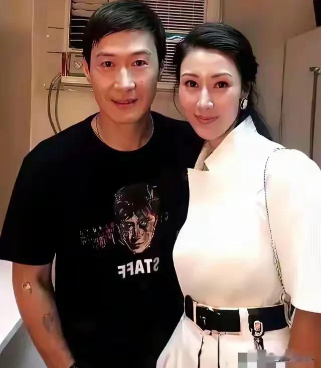 不得不承认，早年的黎明和李嘉欣长得真像。令人遗憾的是，这对被粉丝称为“金童玉女”