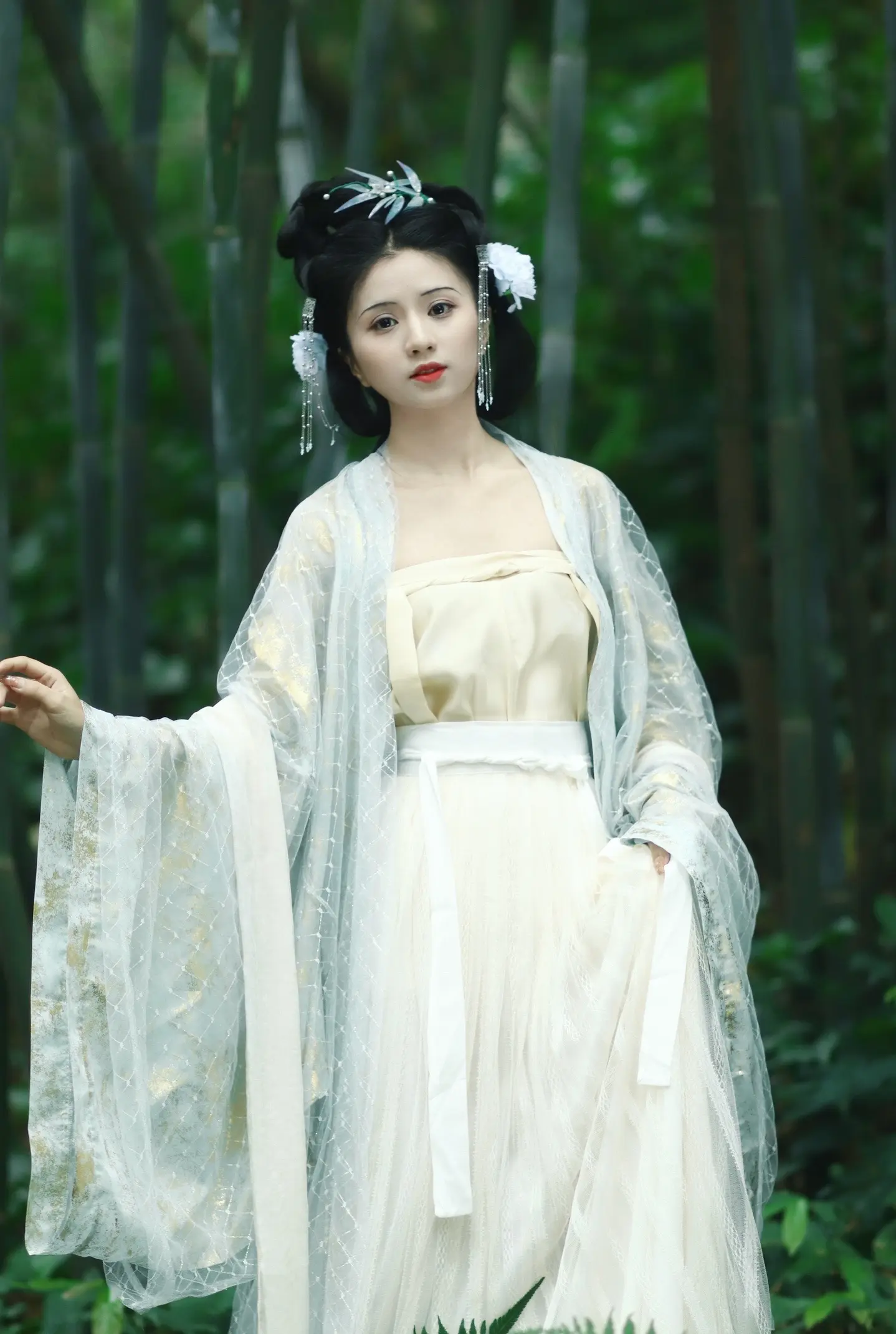 苏苏，汉服竹林旧照。