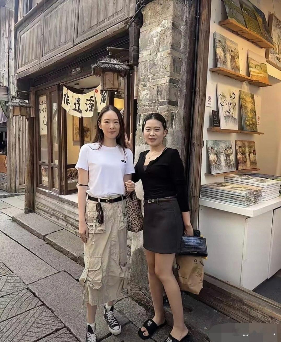 偶遇童瑶，她的个子可真高啊。 