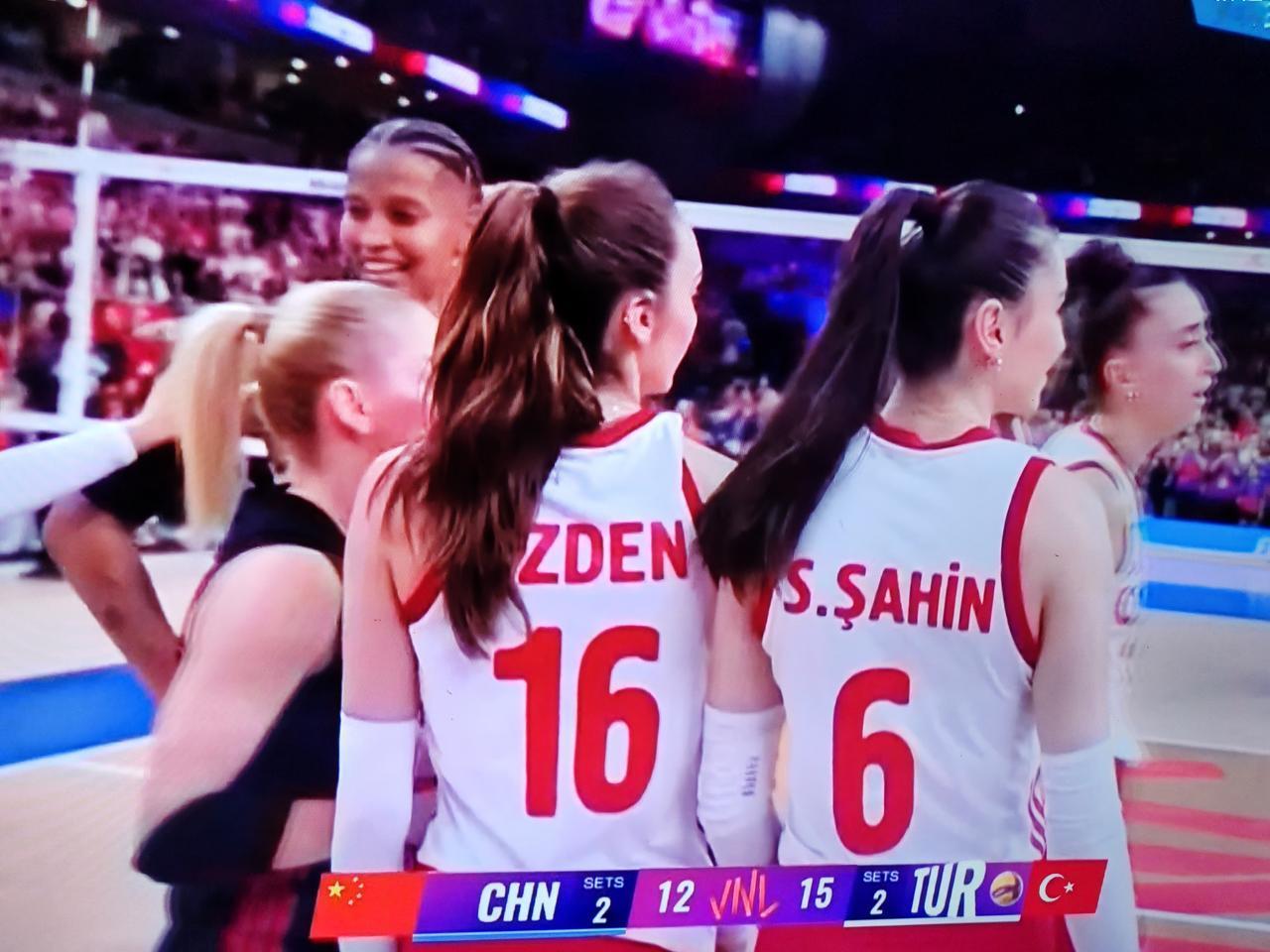2：3！中国女排在世界女排联赛土耳其站输给了土耳其女排，五局比分是21：25，2