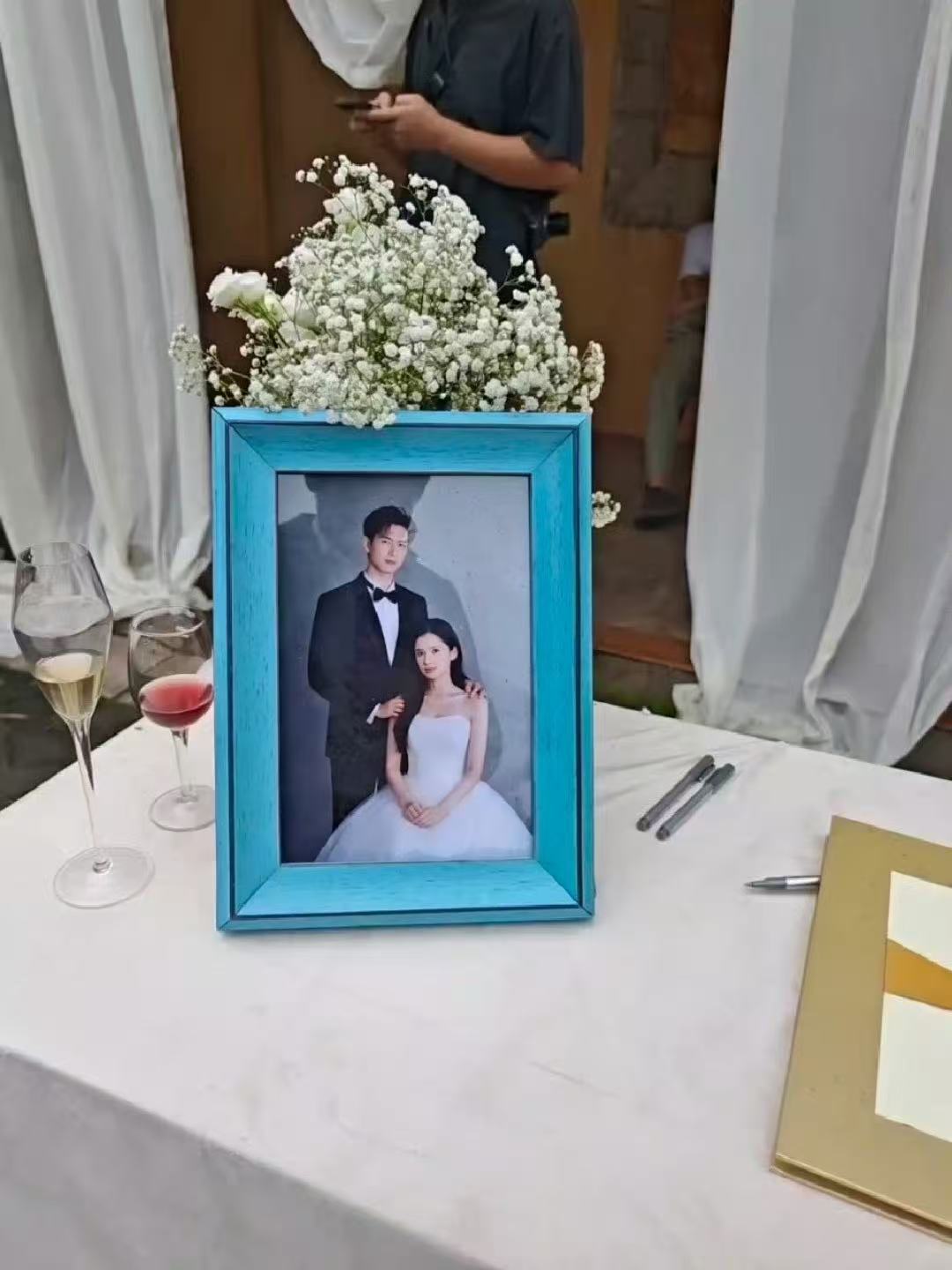 雾里青婚纱照李现张婧仪婚纱照路透 哇哦！两个人好般配啊！ 