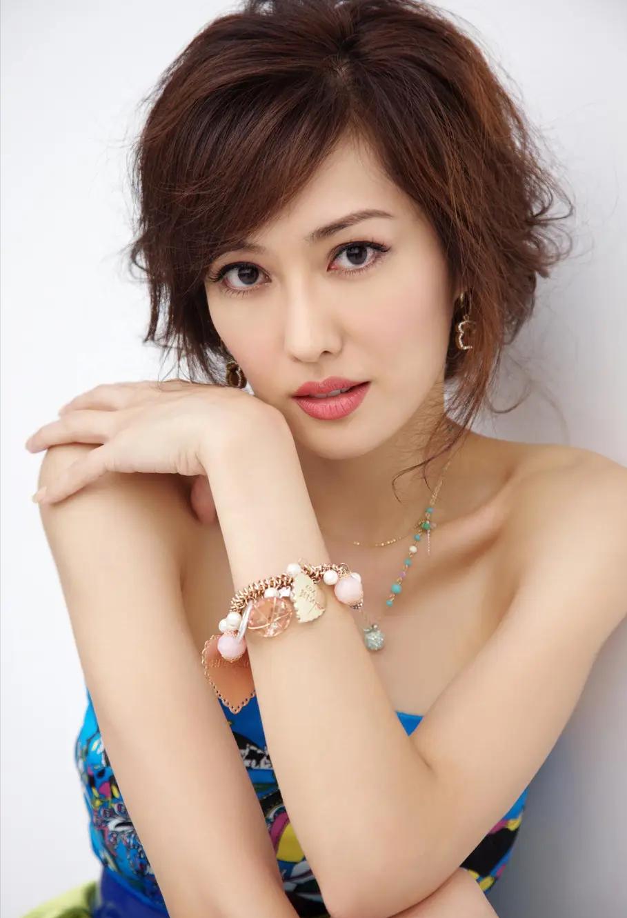 一次，窦文涛问孟广美：“你被前男友骗走5个亿，有没有追回来”，孟广美却一脸淡定：