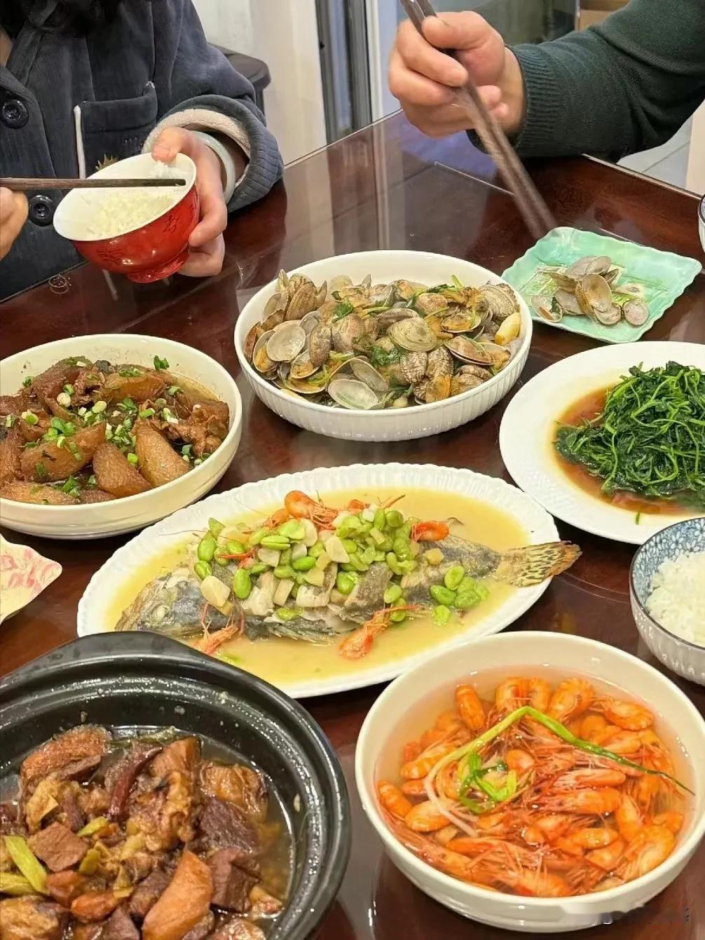 太心寒了！离婚的堂妹，在我家住了3年后，一声不吭的搬走了，昨天打扫卫生，发现床下